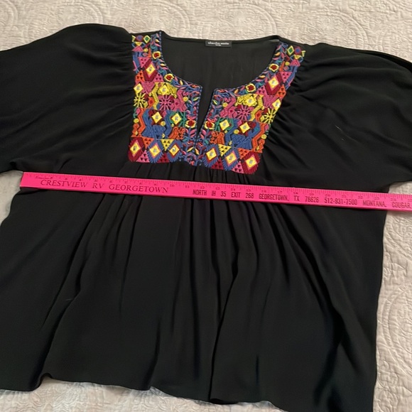 Black cha-cha Vente top with embroidery front. Large like new. - Picture 4 of 5